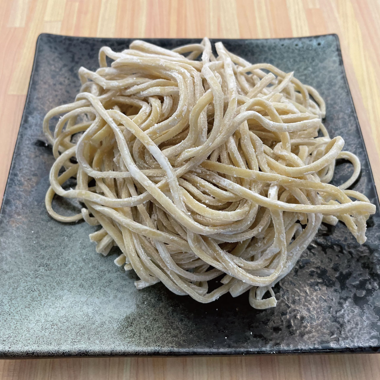 噛むほどに快感、極太ワシワシ麺